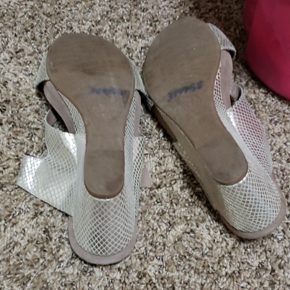 Size 40 mephisto silver wedges. - Picture 2 of 4